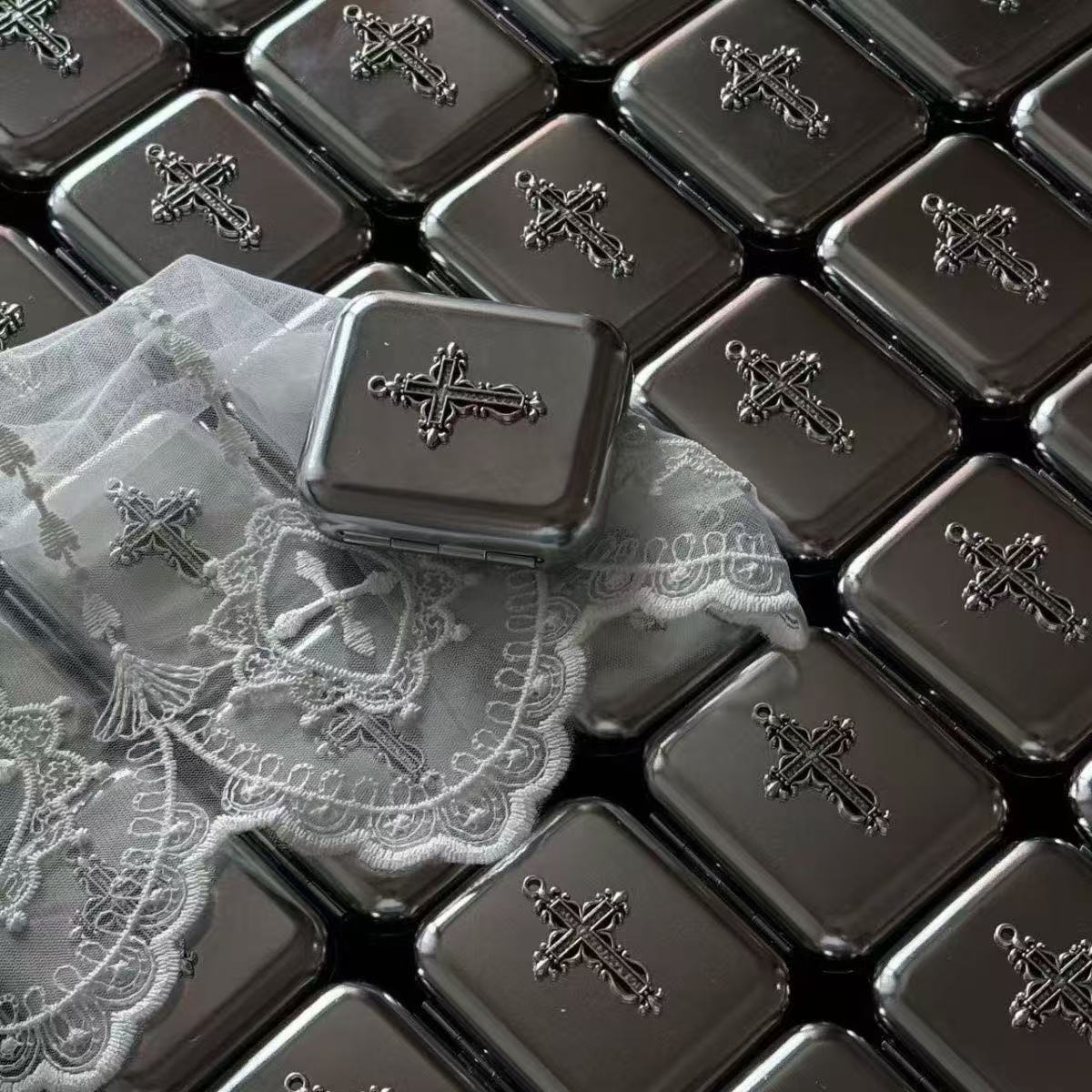 Millennial style y2k cross handmade ashtray storage box